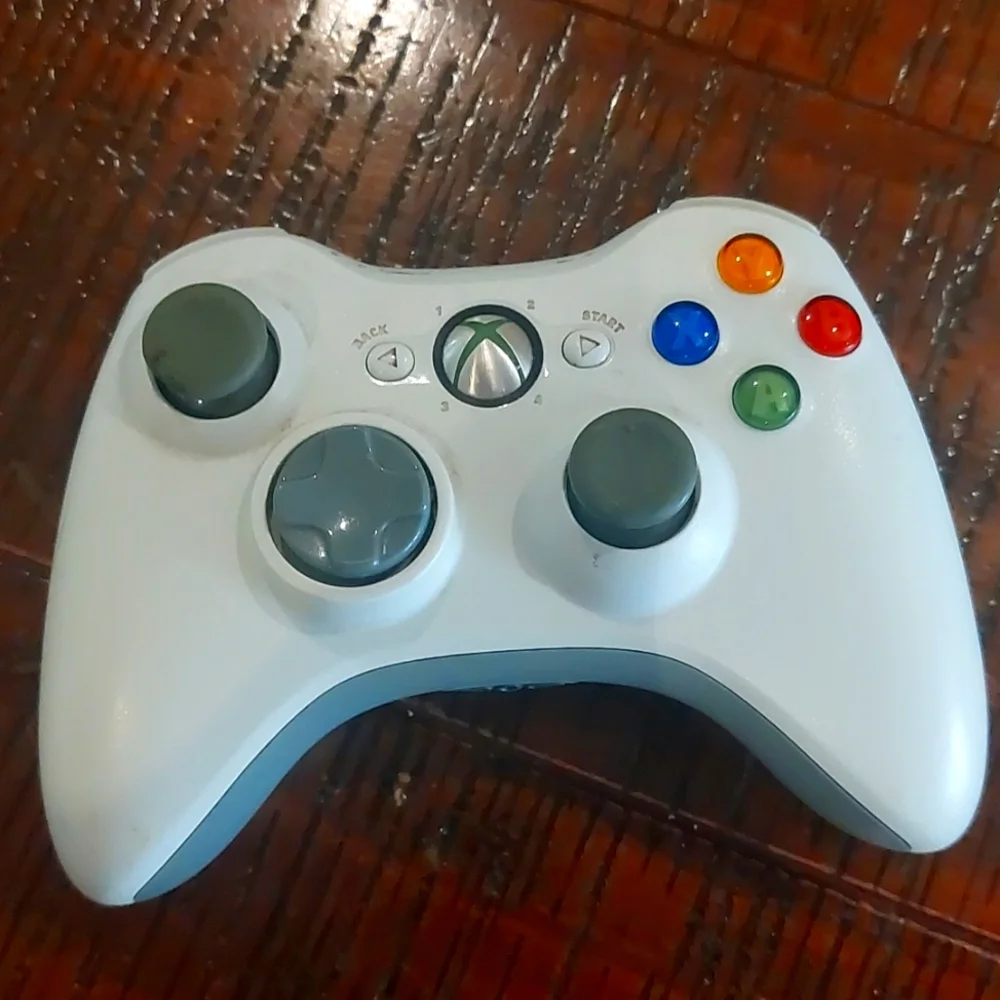 Xbox controller - Picture 1 of 2